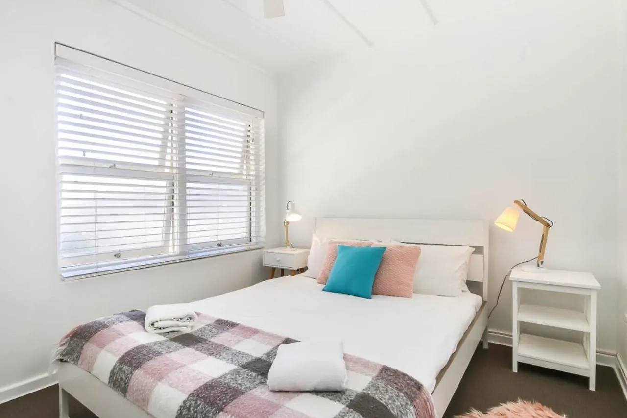 1 Bedroom Funky Beach Apartment Steps To The Beach غولد كوست أستراليا